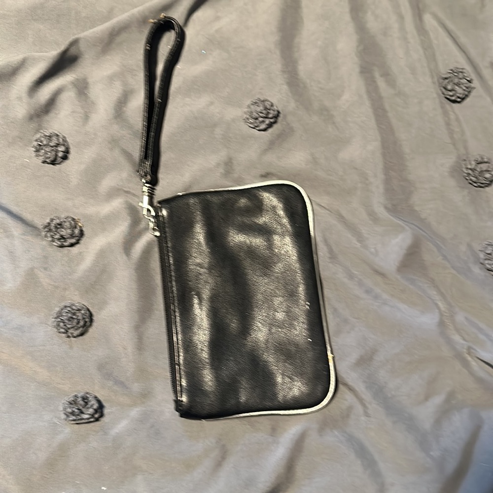 Express clutch 🌹👠💄 - Picture 2 of 3